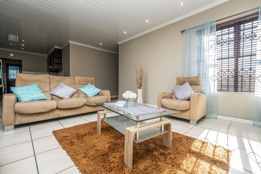 3 Bedroom Property for Sale in Jakarandas Western Cape